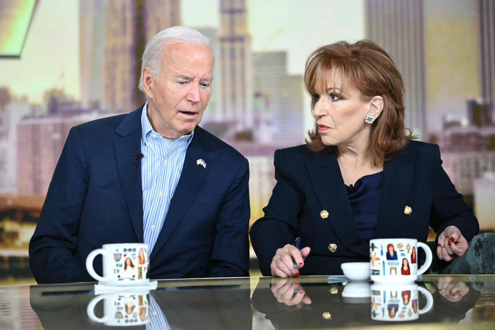 Biden talaði við konurnar í spjallþættinum The View í dag. …