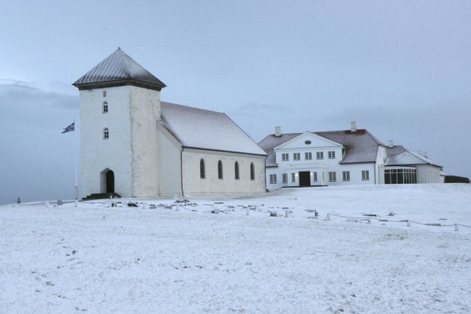 Eyrarrósin verður afhent á Bessastöðum í dag.