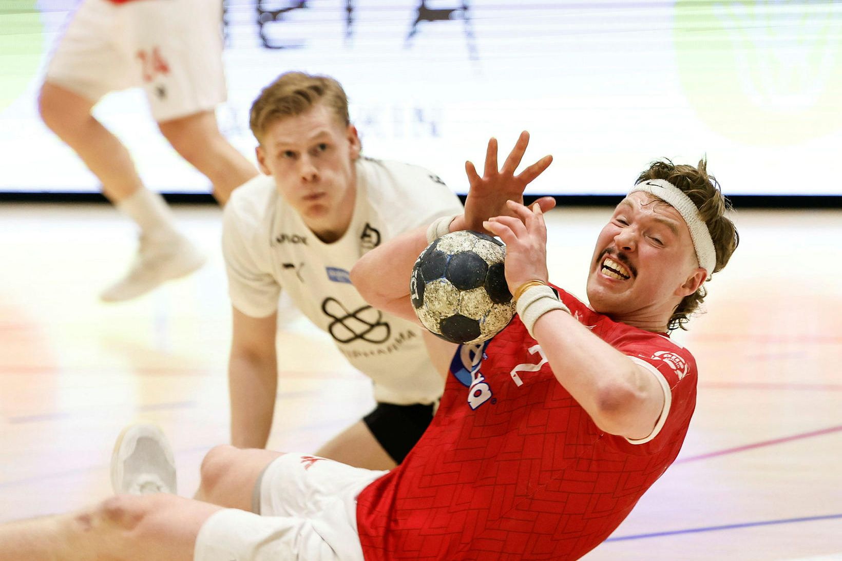 Þreyttur eftir slagsmál allan leikinn