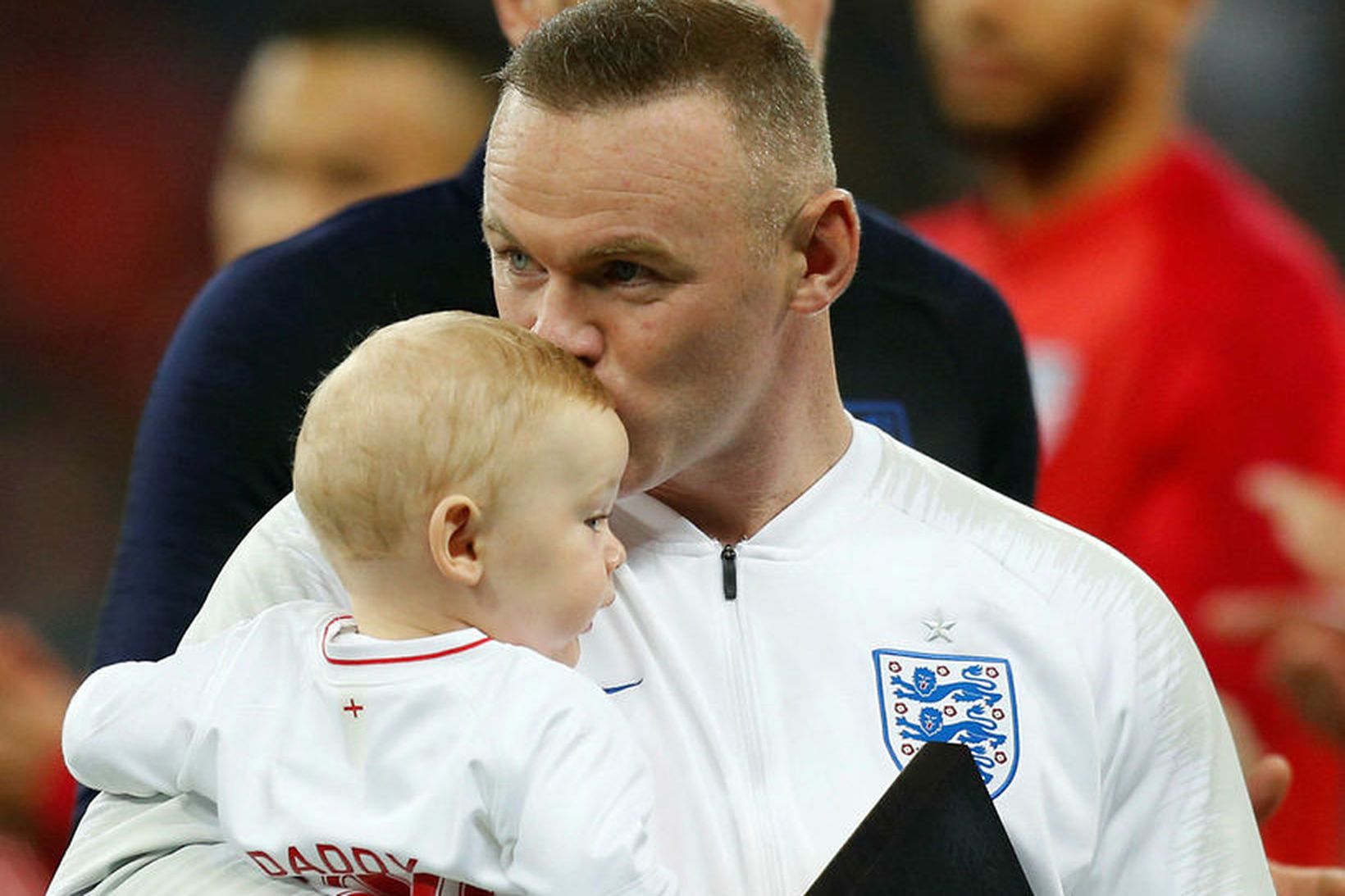 Wayne Rooney var með yngsta son sinn í fanginu en …