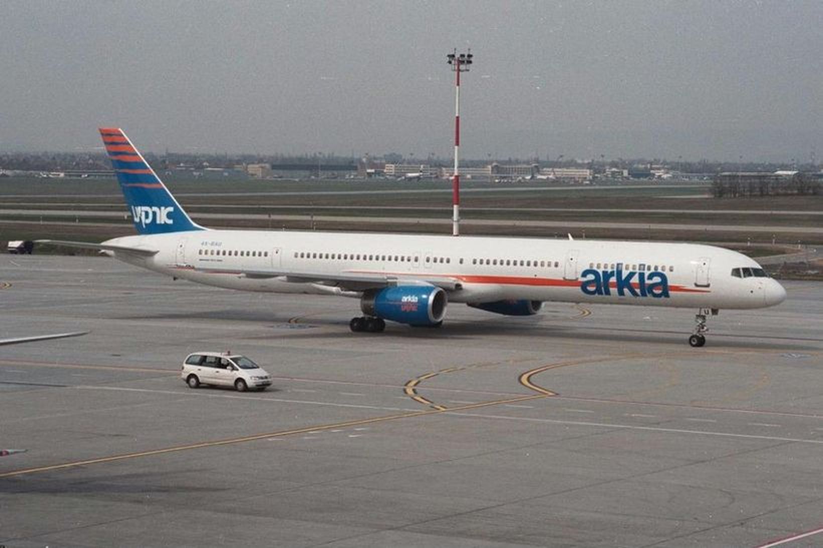 Boeing 757-3E7 merkt flugfélaginu Arkia.