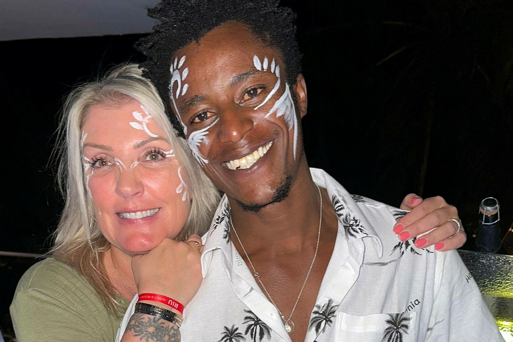 Edith Gunnarsdóttir og Elinas Jackson eru yfir sig ástfangin.