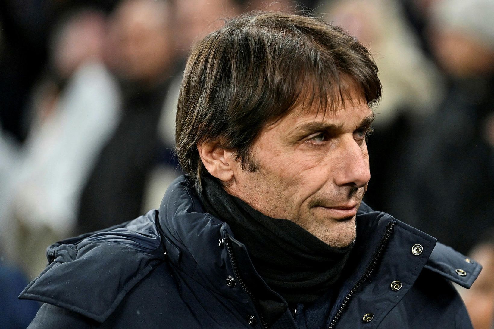 Antonio Conte fylgist með sínum mönnum af hliðarlínunni gegn AC …