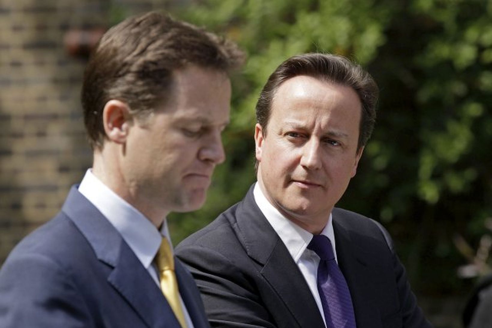 Nick Clegg, aðstoðarforsætisráðherra Bretlands, ásamt David Cameron, forsætisráðherra.