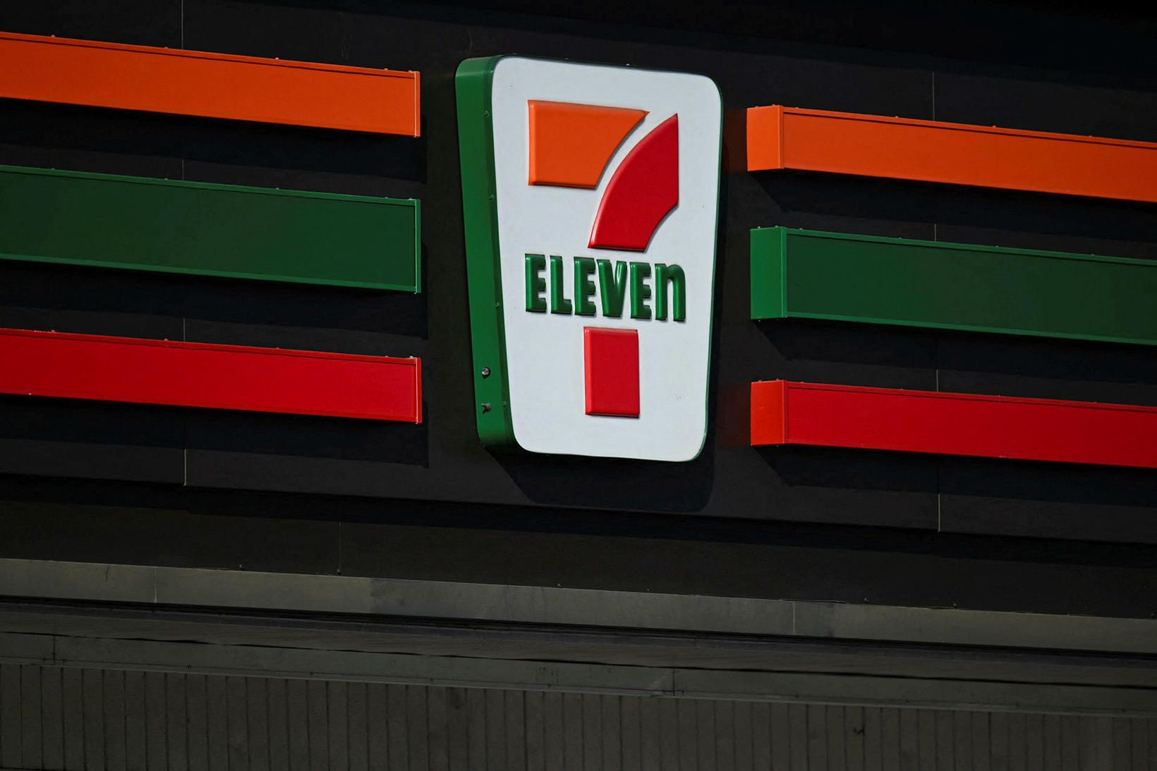 Skotum var hleypt af skammt frá 7-Eleven búð.