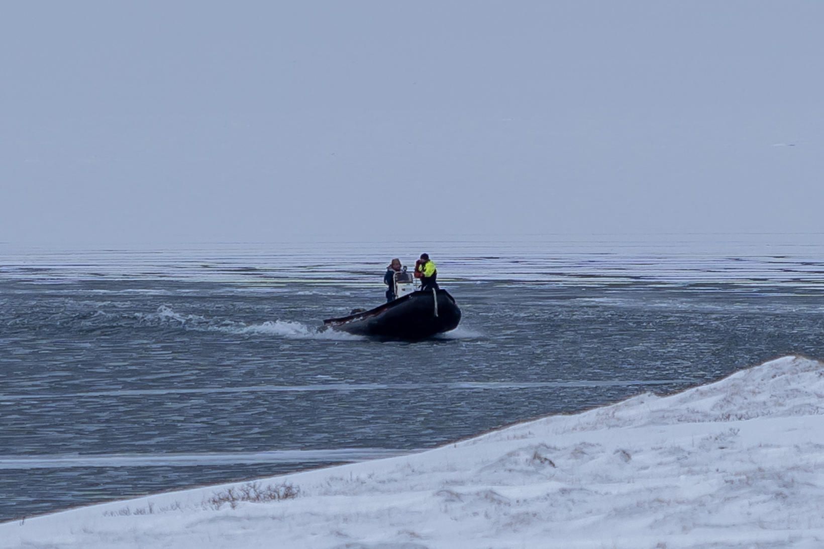 Aðstandendur hinna látnu báru kennsl á þá í gær og …