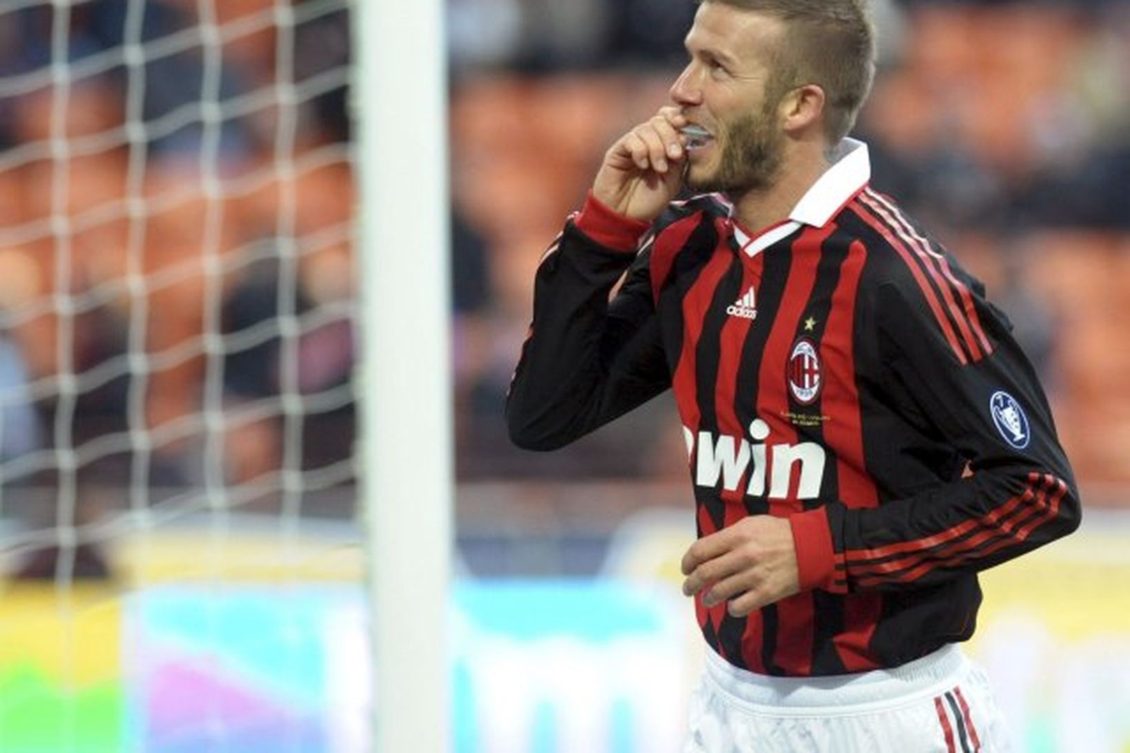 David Beckham í leik með AC Milan.