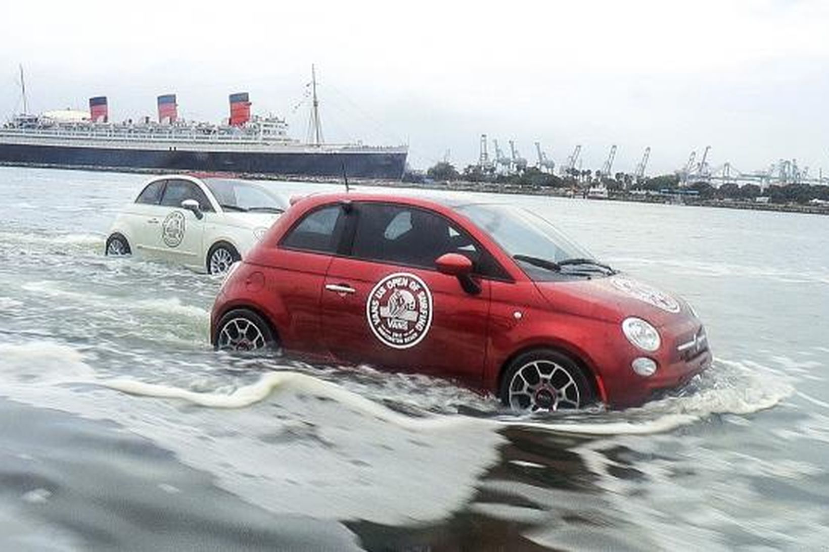 Þó að Fiat 500 bátarnir virðist keyra í grunnu vatni …