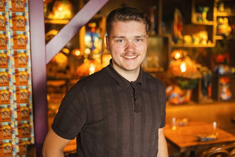 Alexander Skjóldal rekstrastjóri á Tres Locos kann sitt fag fram í fingurgóma.