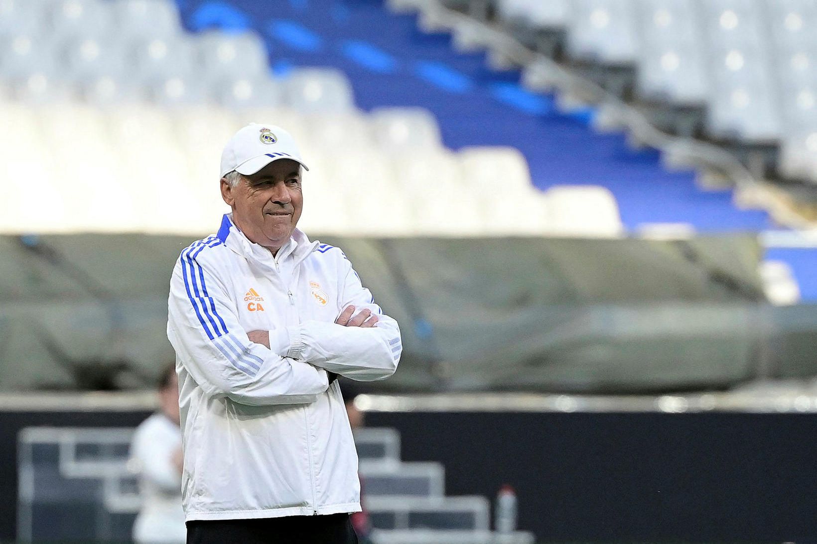 Carlo Ancelotti stýrir Real Madríd á æfingu í gær.