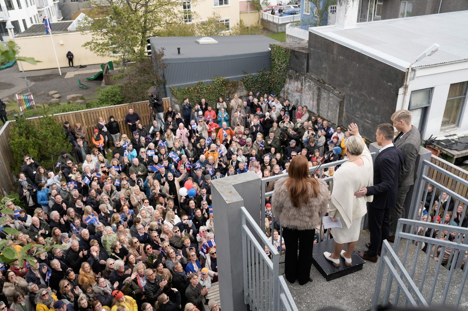Horfðu hér: Ræða Höllu á svölunum