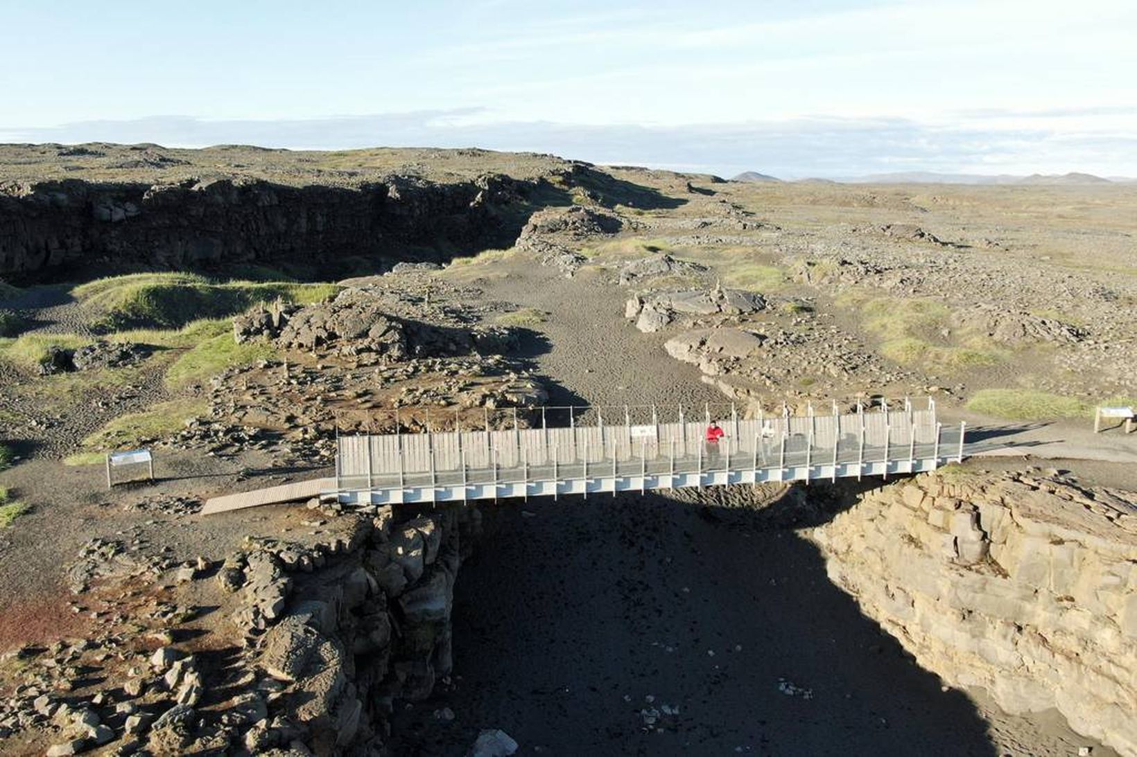 Álfubrúin er eftirtektarverður ferðamannastaður á Reykjanesskaganum.