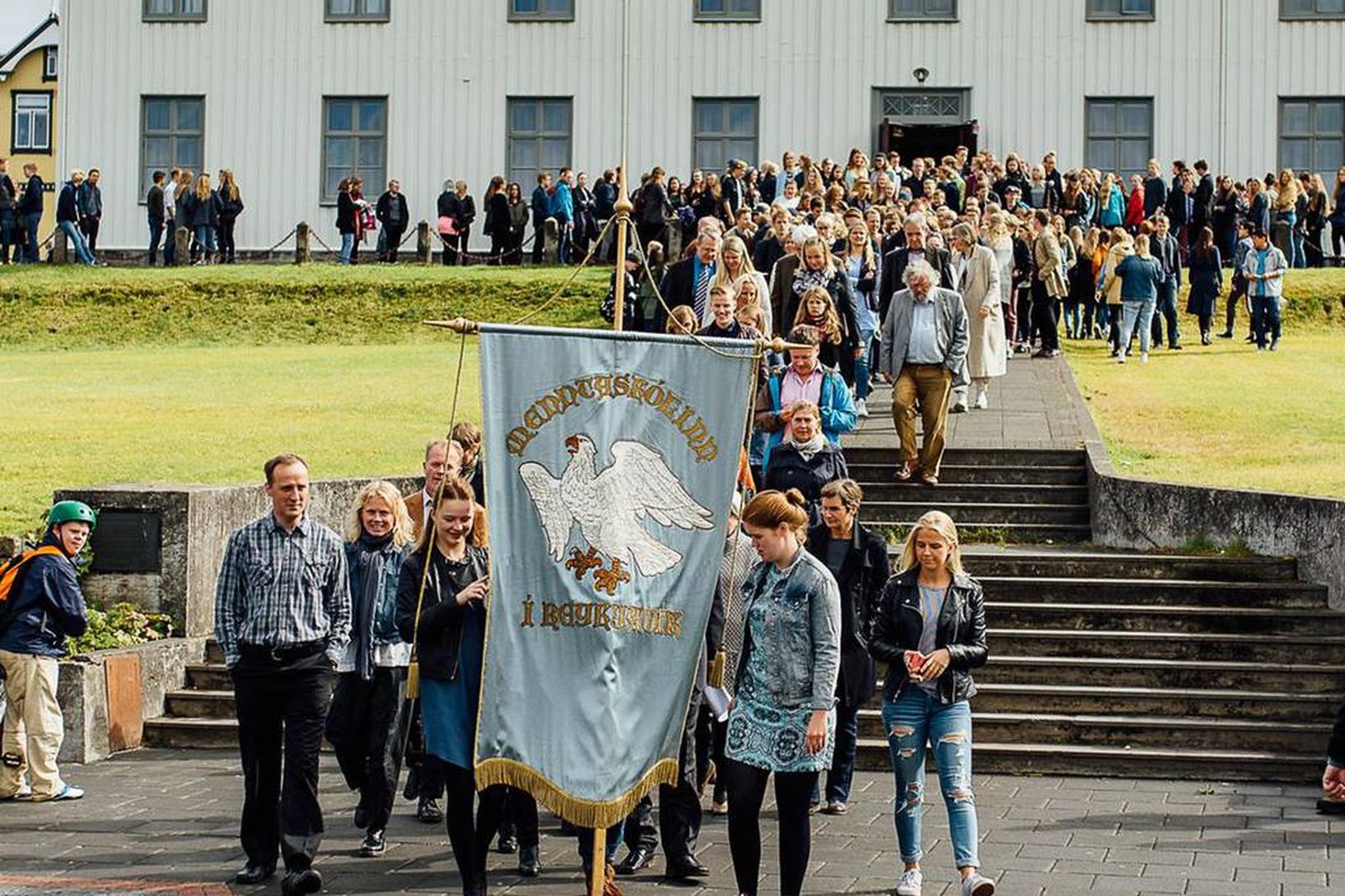 Nemendur óttast margir að hefðirnar falli í gleymskunnar dá.