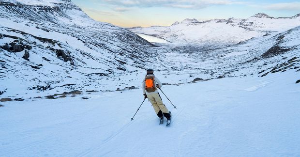 Það sem er einstakt við Austurland Freeride Festival er fjallaskíðamennskan og snjóbretti utan troðinna slóða.