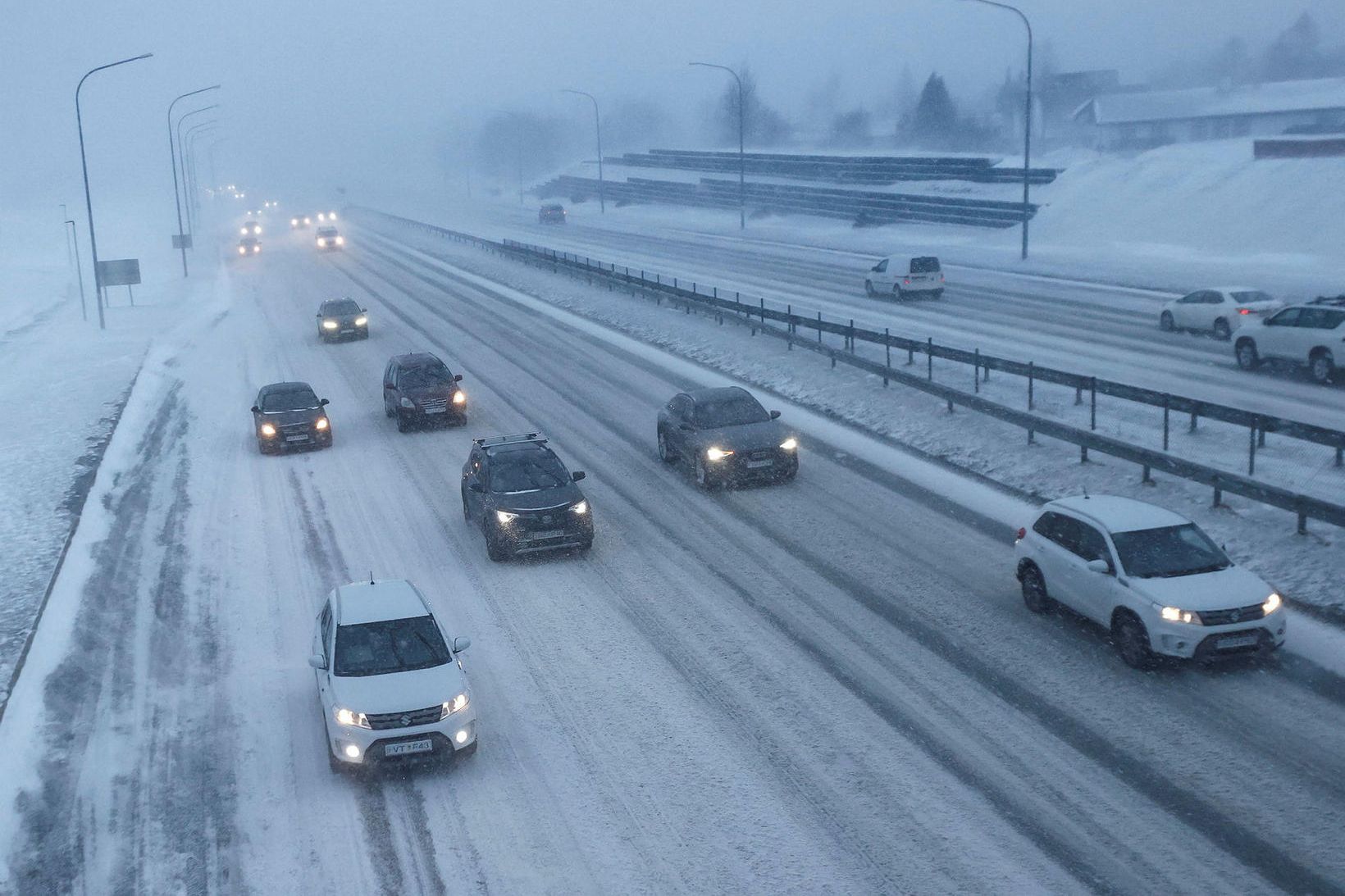 Næsta lægð á miðvikudag