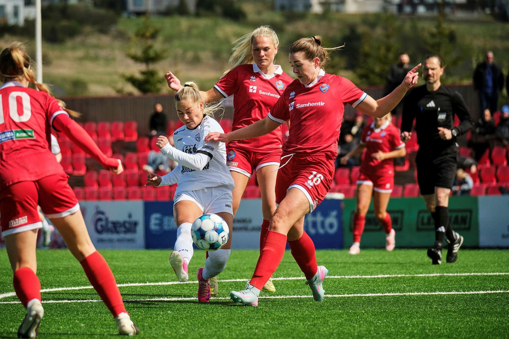 Haukar með fullt hús á toppnum
