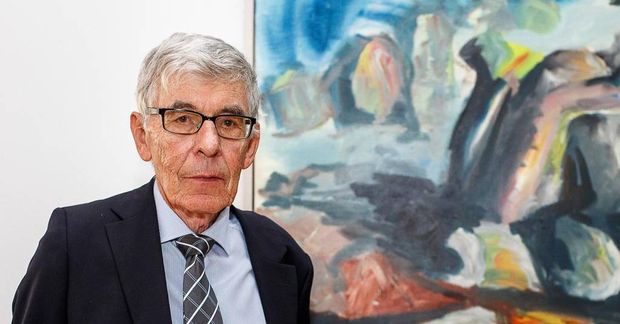 „Steinar er þaulvanur höfundur og skrifar lipurlega. [&#8230;] Hins vegar geldur bókin fyrir ónákvæmni við …