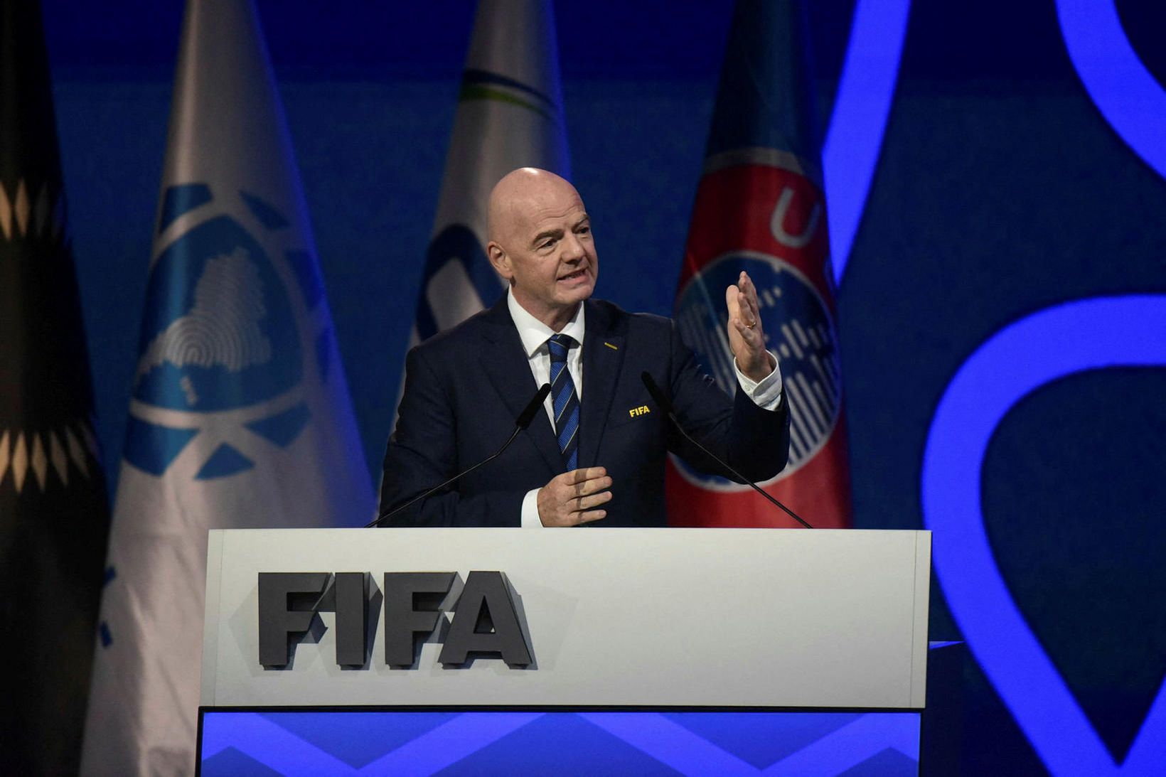 Gianni Infantino í pontu á 75. þingi FIFA í Ascunsion, …