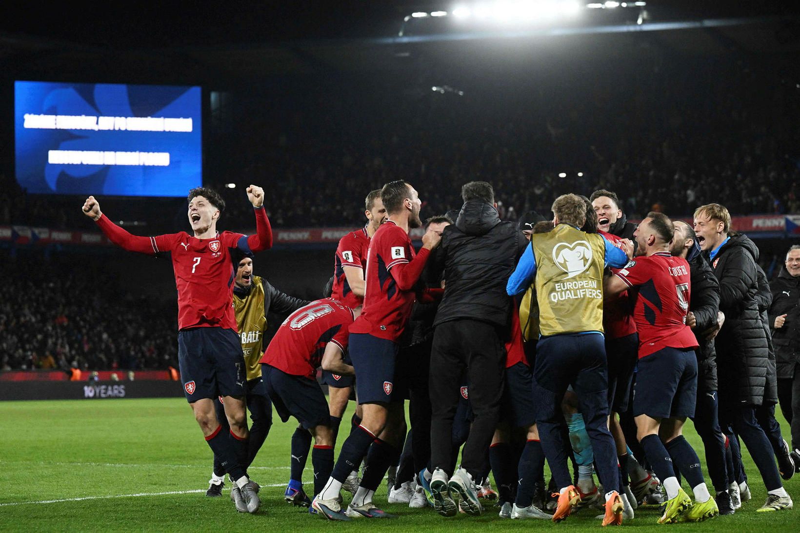 Danir og Ítalir ekki á HM eftir grátleg töp