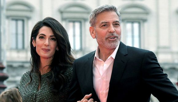 Clooney-hjónin flogin til Ítalíu 