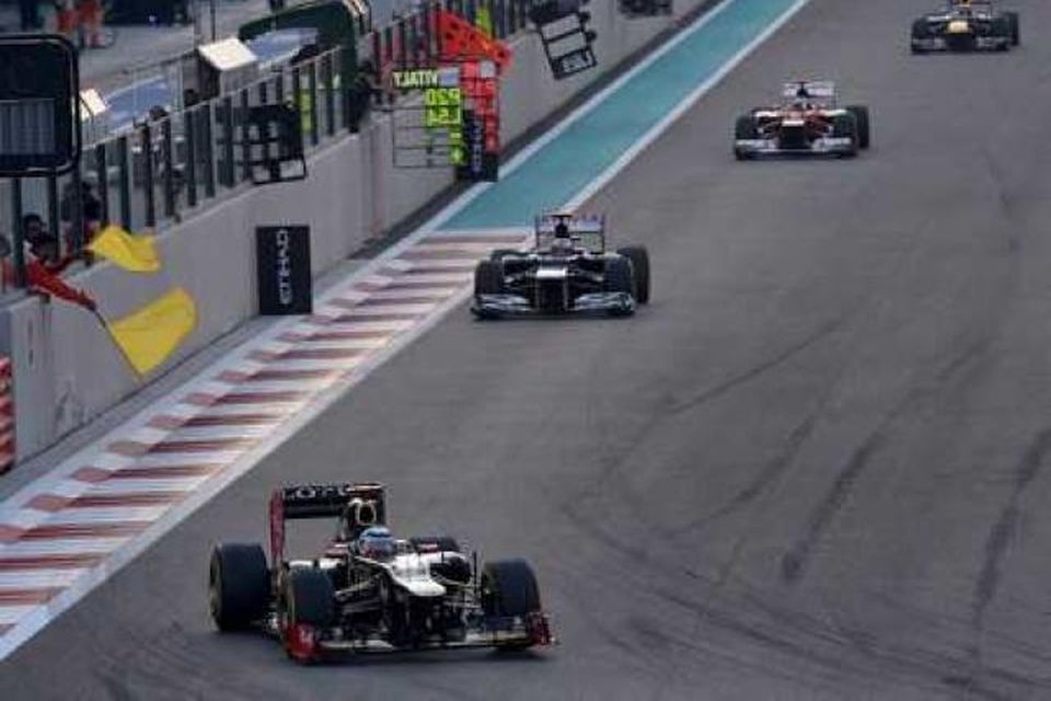 Räikkönen, Maldonado, Alonso og Webber snemma í keppninni um Abu Dhabi.