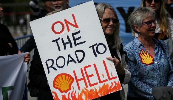 Uppþot á ársfundi Shell