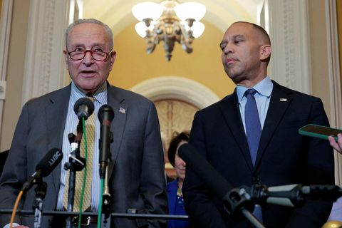 Chuck Schumer, leiðtogi demókrata í öldungadeildinni, og Hakeem Jeffries, leiðtogi demókrata í fulltrúadeildinni.