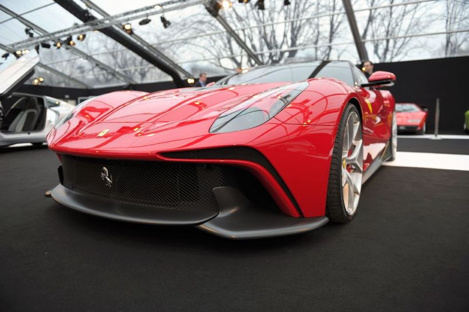 Ferrari F12 TRS á hugmyndabílsýningunni í París.