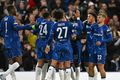 Öruggt Leikmenn Chelsea fagna sigurmarki Kiernan Dewsbury-Hall, lengst til hægri, gegn Djurgården í gærkvöldi. Chelsea vann samanlagt 5:1.