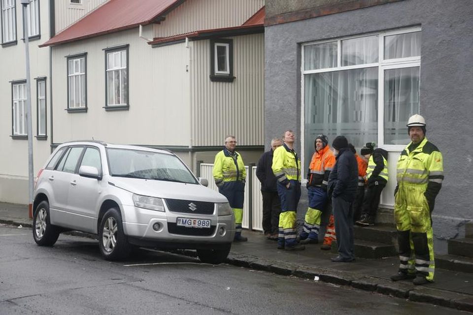 Húsin sem verða flutt af skipulagsástæðum eru Grettisgata 17 og bakhús að Laugavegi 36