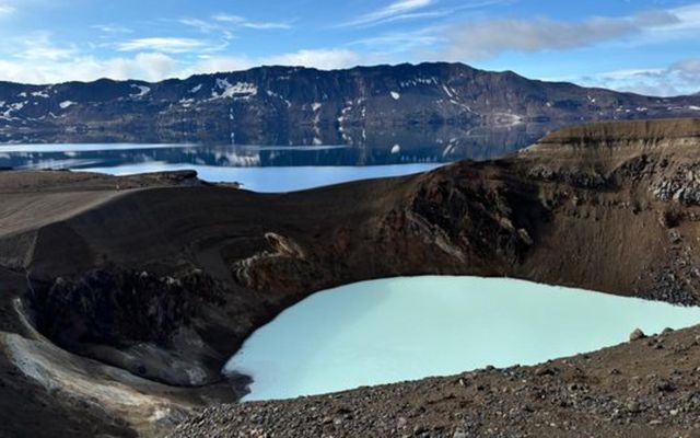 Horft úr norðri yfir Víti og Öskjuvatn í leiðangri Veðurstofu þann 10. ágúst.