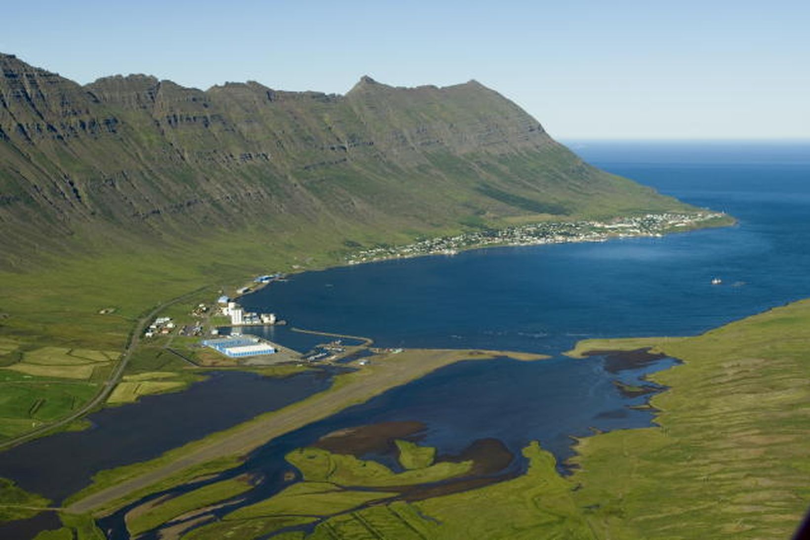 Neskaupstaður í Fjarðabyggð þar sem Verkmenntaskóli Austurlands er staðsettur.