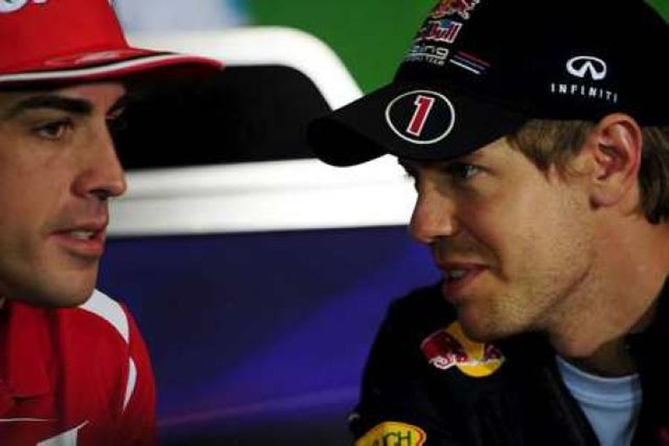 Alonso og Vettel ræða málin á blaðamannafundi í Barcelona í dag.