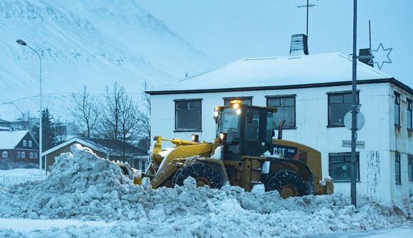 Úrkoman víða sú mesta sem vitað er