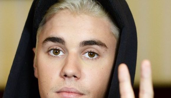 Bieber tekur „jökla“dýfu