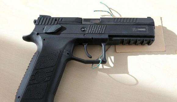 Amman var með 19 hlaðnar skammbyssur á heimilinu