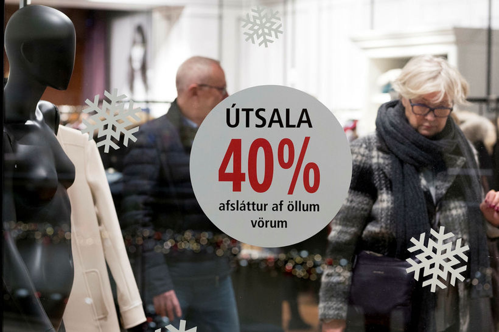 Verð á fatnaði og skóm lækkar um 10% á milli …