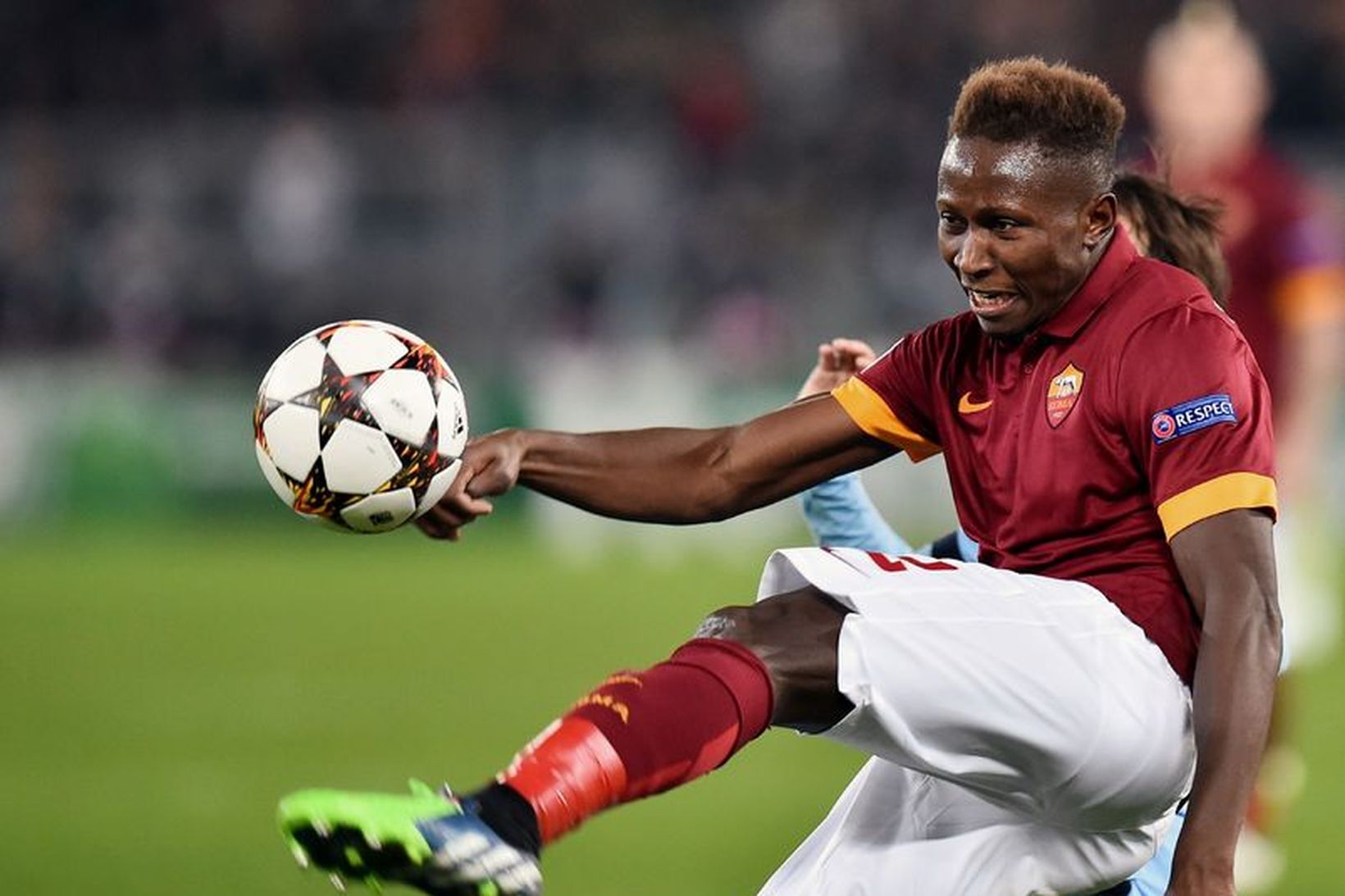 Mapou Yanga-Mbiwa í leik með Roma gegn Manchester City í …