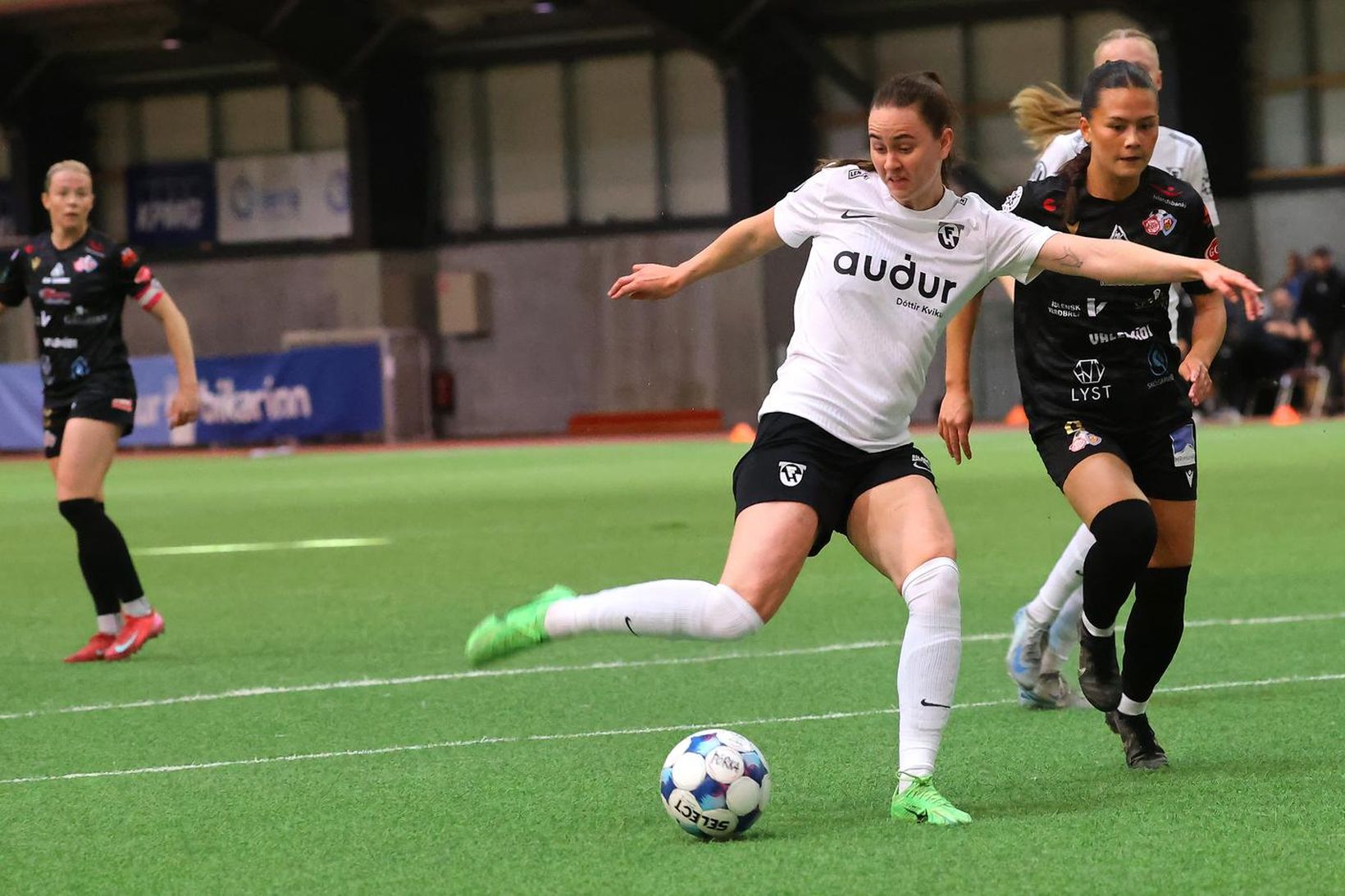 Katla María Þórðardóttir kemur Hafnfirðingum yfir í Boganum á Akureyri …