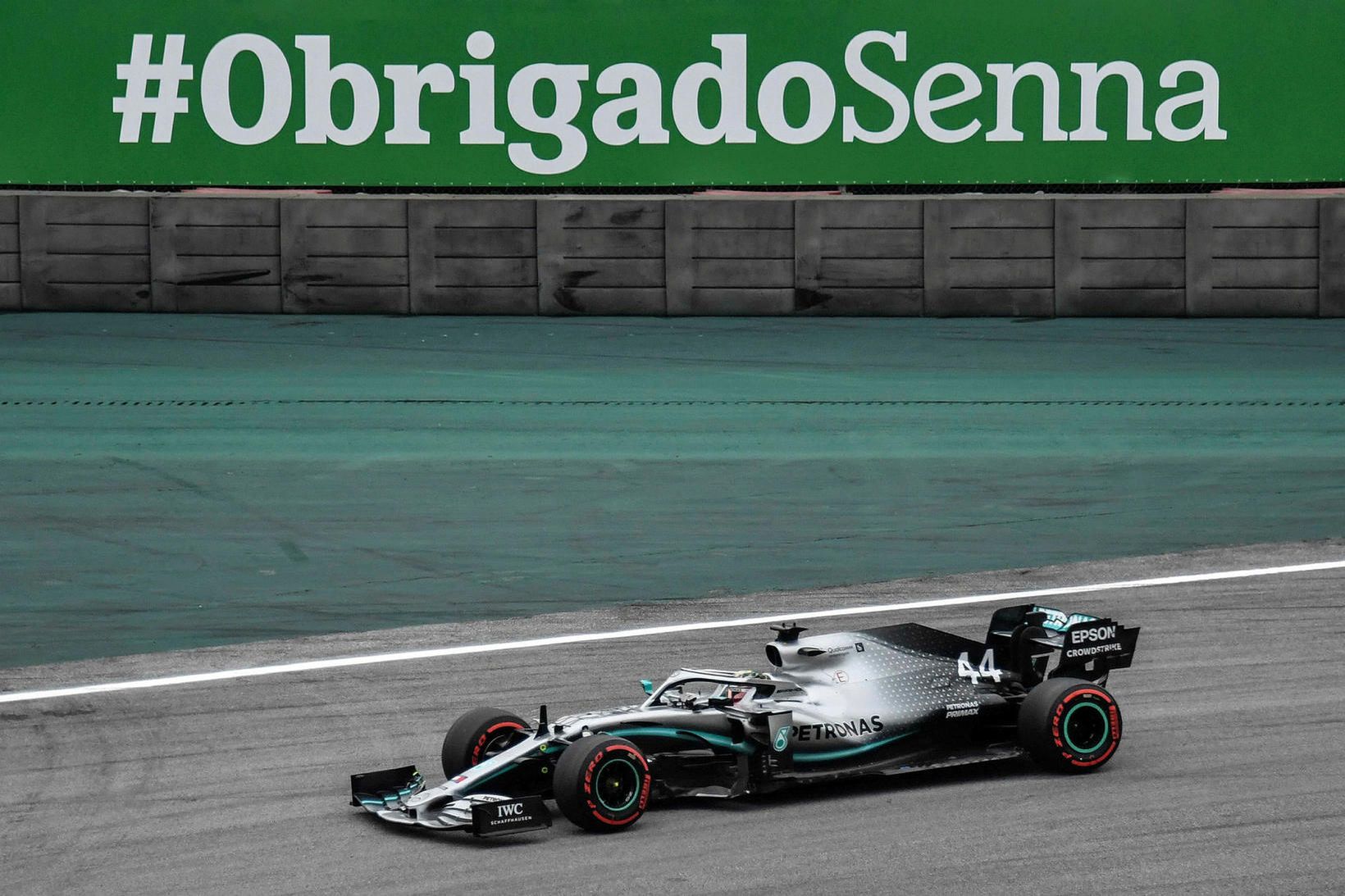 Lewis Hamilton í Interlagos b4rautinni í Sao Paulo.