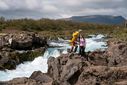 Ferðamenn taka sjálfu við Miðfoss í Brúará.