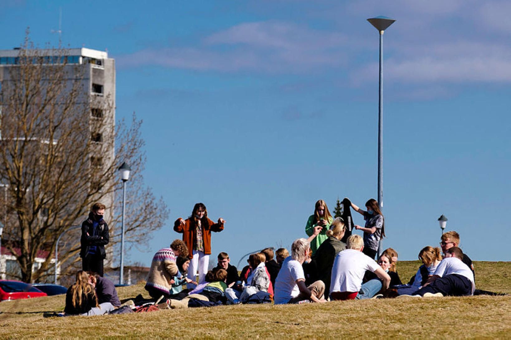 UV-stuðullinn gerir fólki kleift að verja sig fyrir sólbruna.