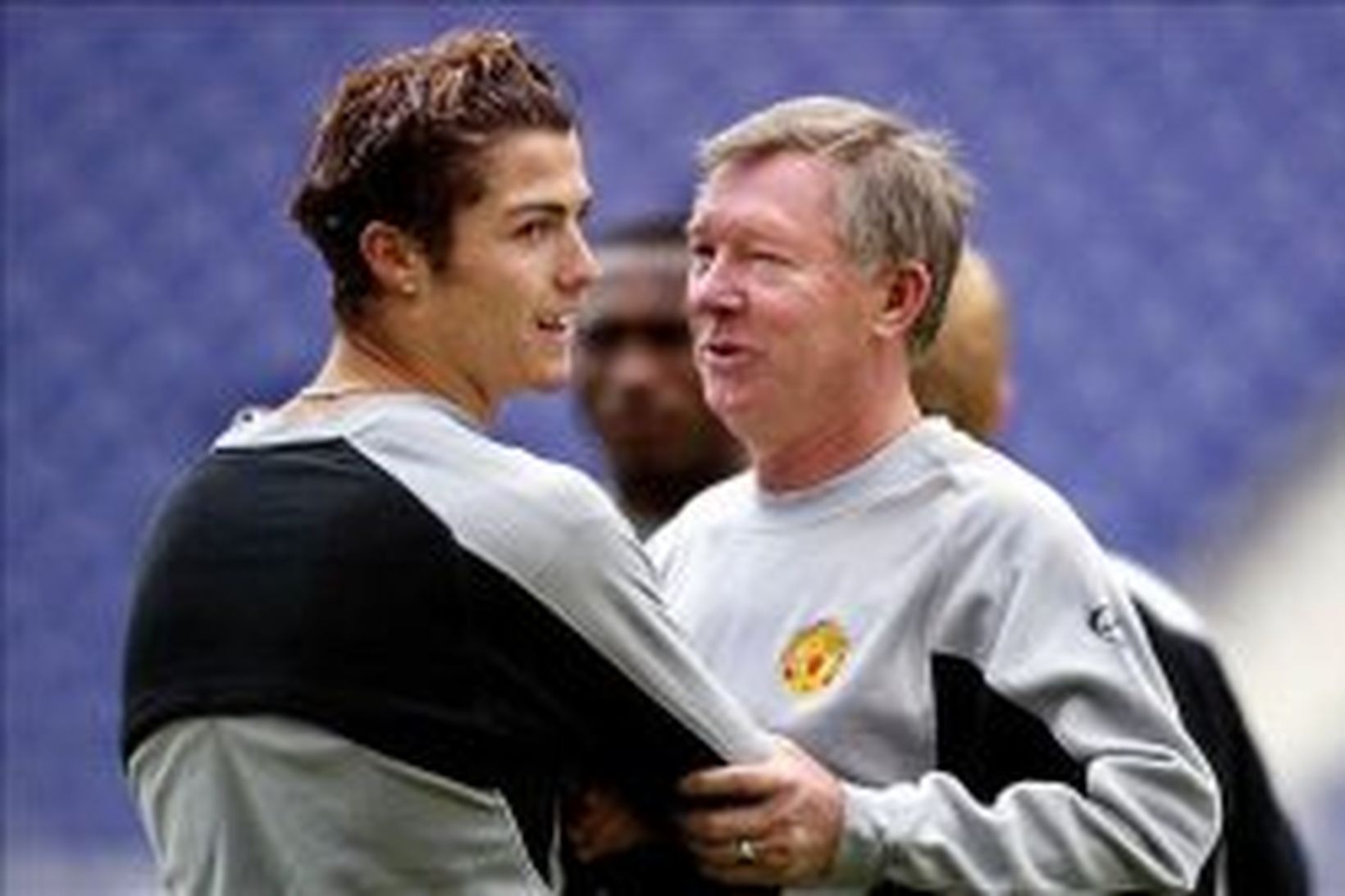 Sir Alex Ferguson gantast með Cristiano Ronaldo á æfingu Manchester …