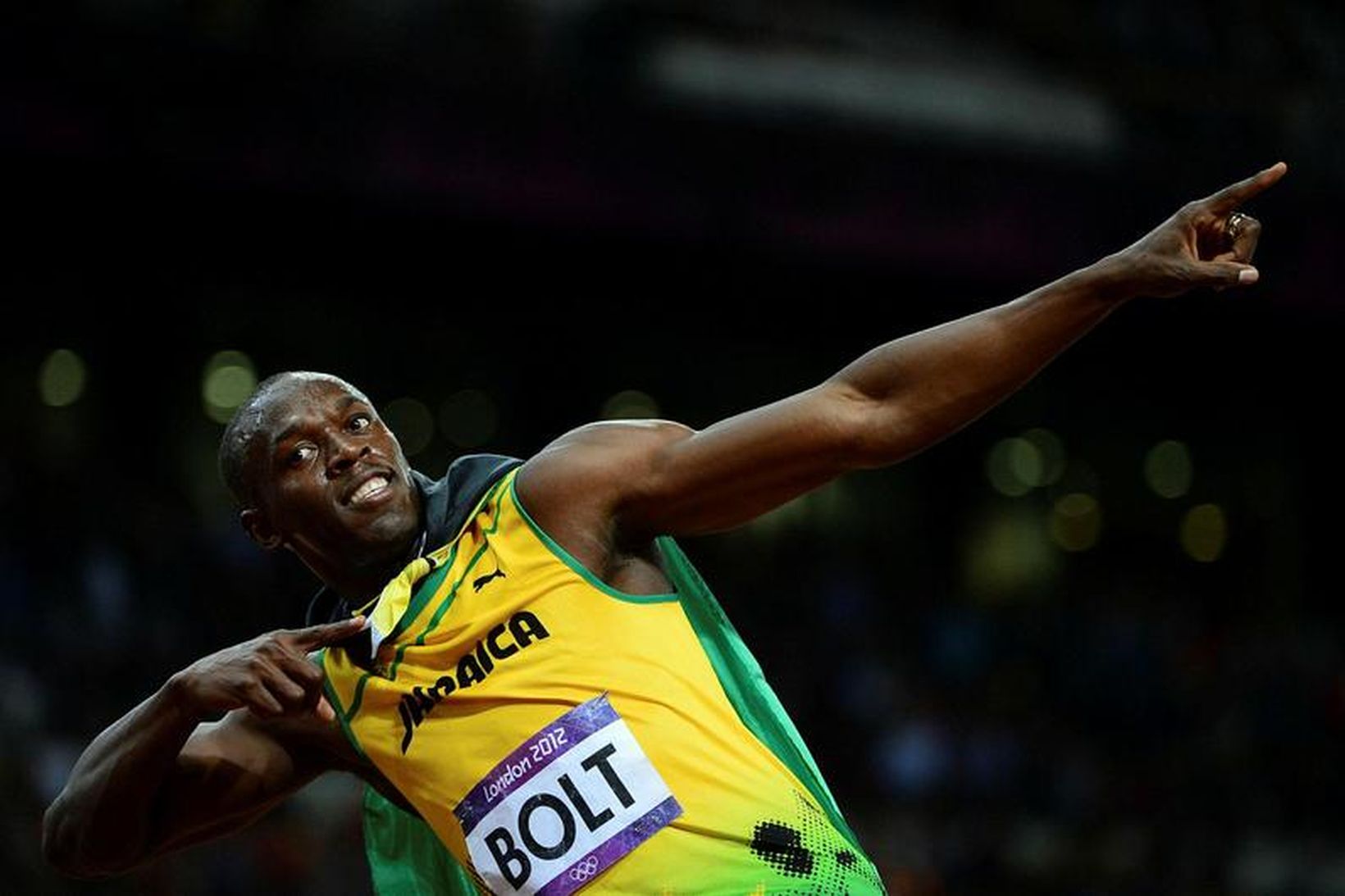 Usain Bolt leggur skónna á hilluna.