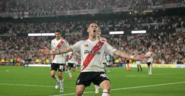 Franco Mastantuono fagnar marki fyrir River Plate.
