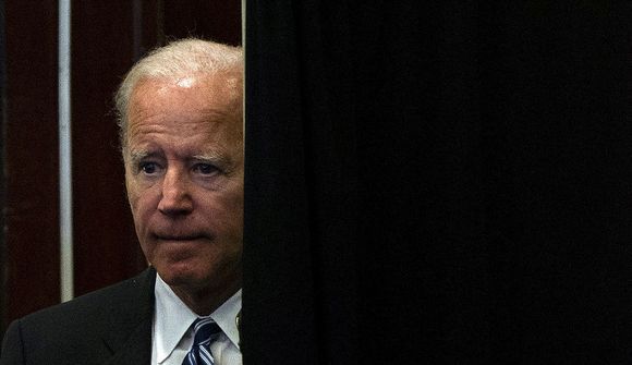 Sakar Joe Biden um áreitni