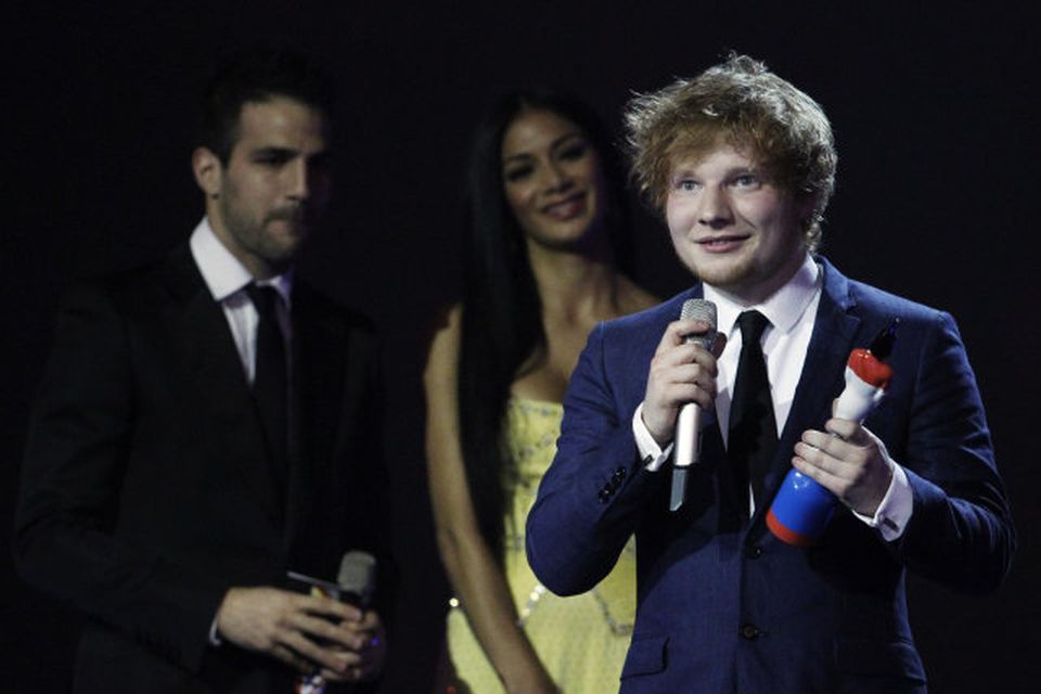 Söngvarinn Ed Sheeran var verðlaunaður sem besti breski nýliðinn á Brit Awards.