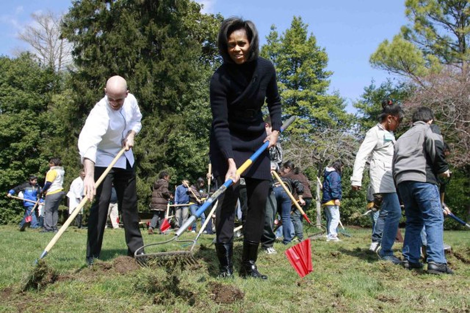 Michelle Obama undirbýr matjurtagarð við Hvíta húsið