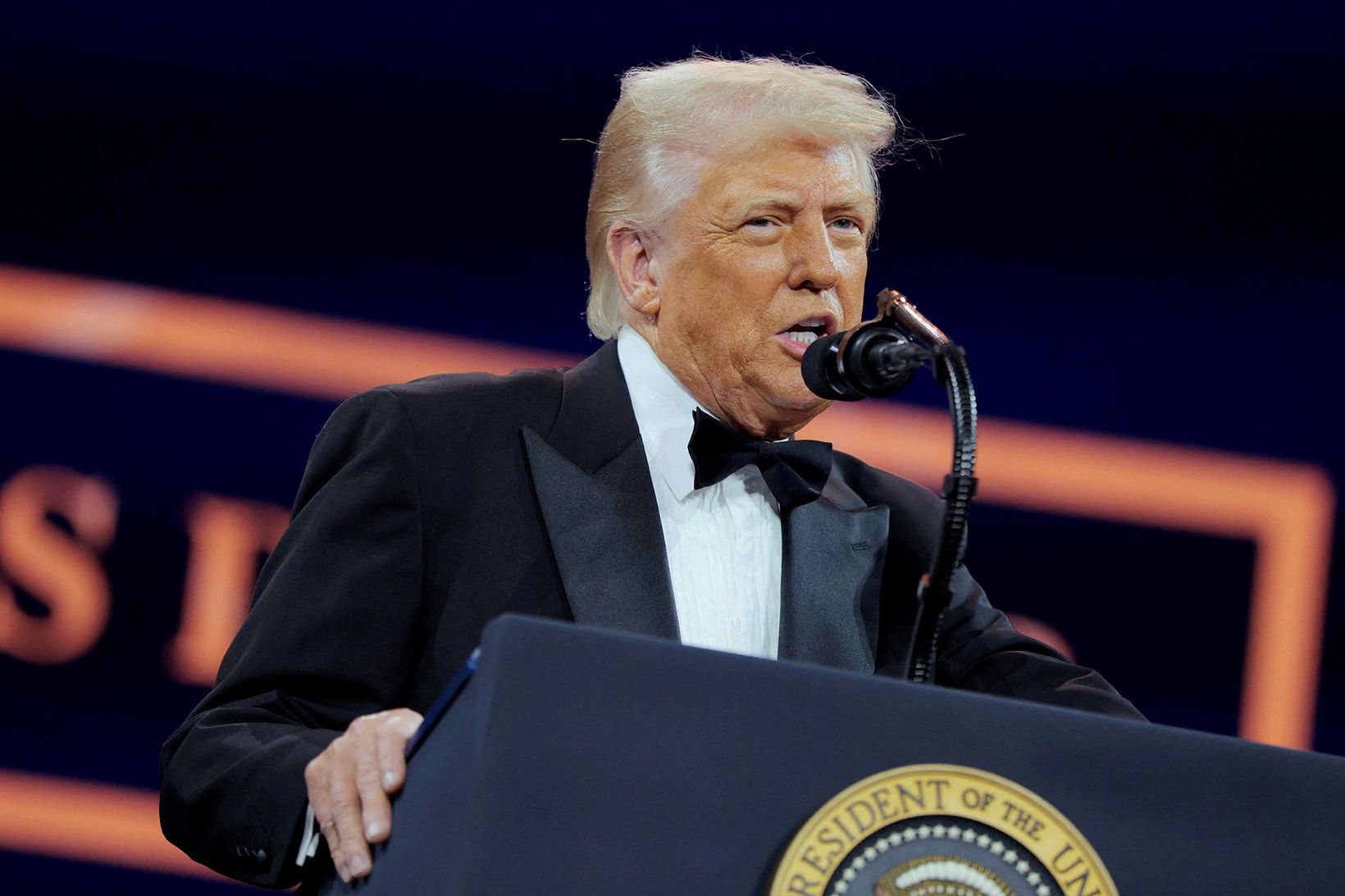 Trump segir yfir 75 lönd hafa beðið um samningaviðræður við …
