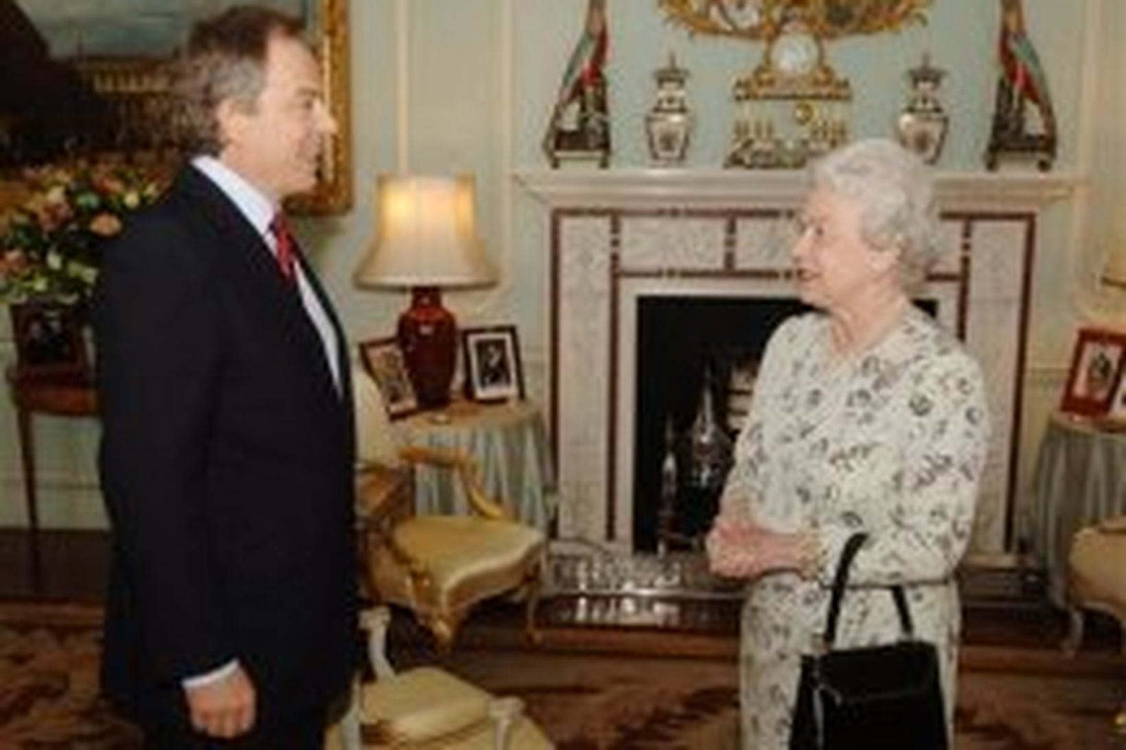 Tony Blair og Elísabet Englandsdrottning í Buckinghamhöll.